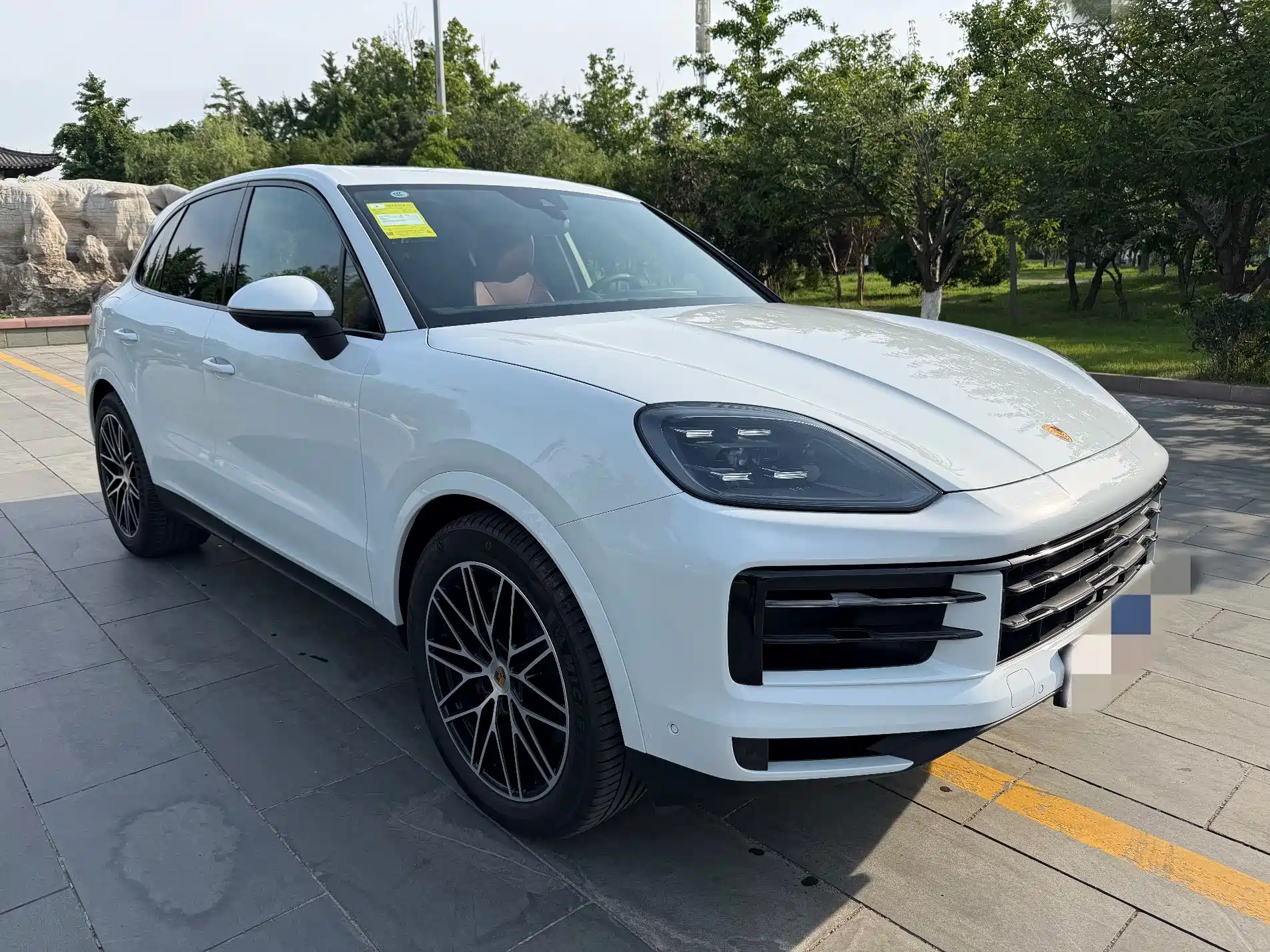 Photo 3 - Porsche Cayenne