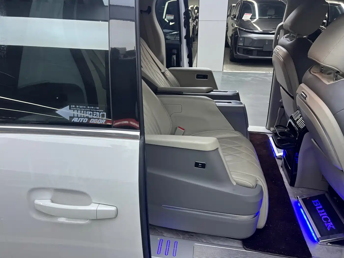 Buick GL8 2021 Land Business Class 652T Luxury фото 14