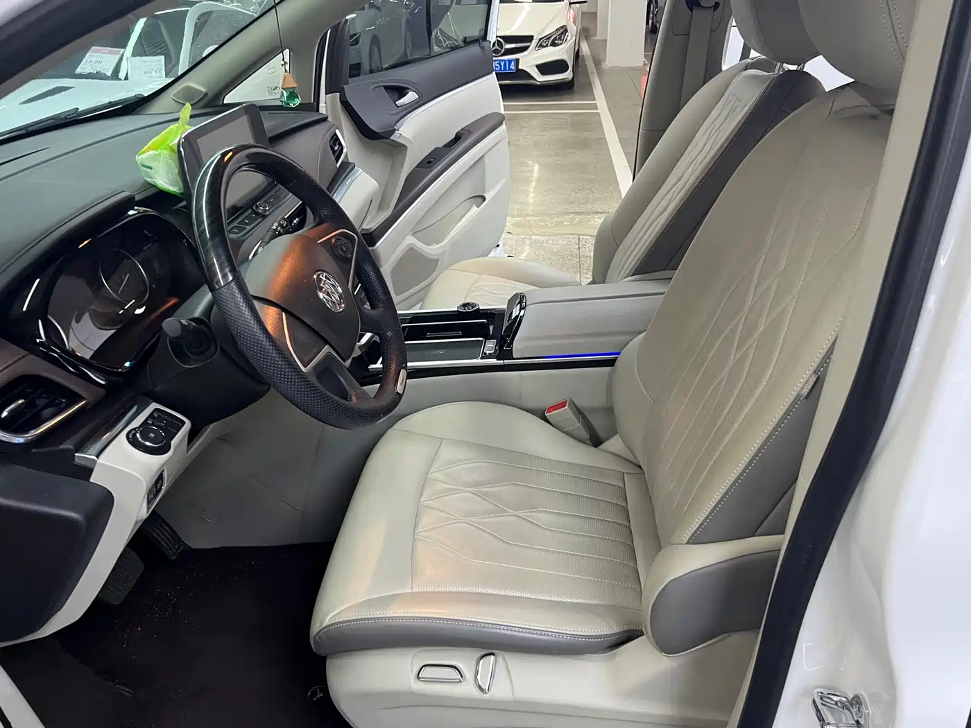 Buick GL8 2021 Land Business Class 652T Luxury фото 10
