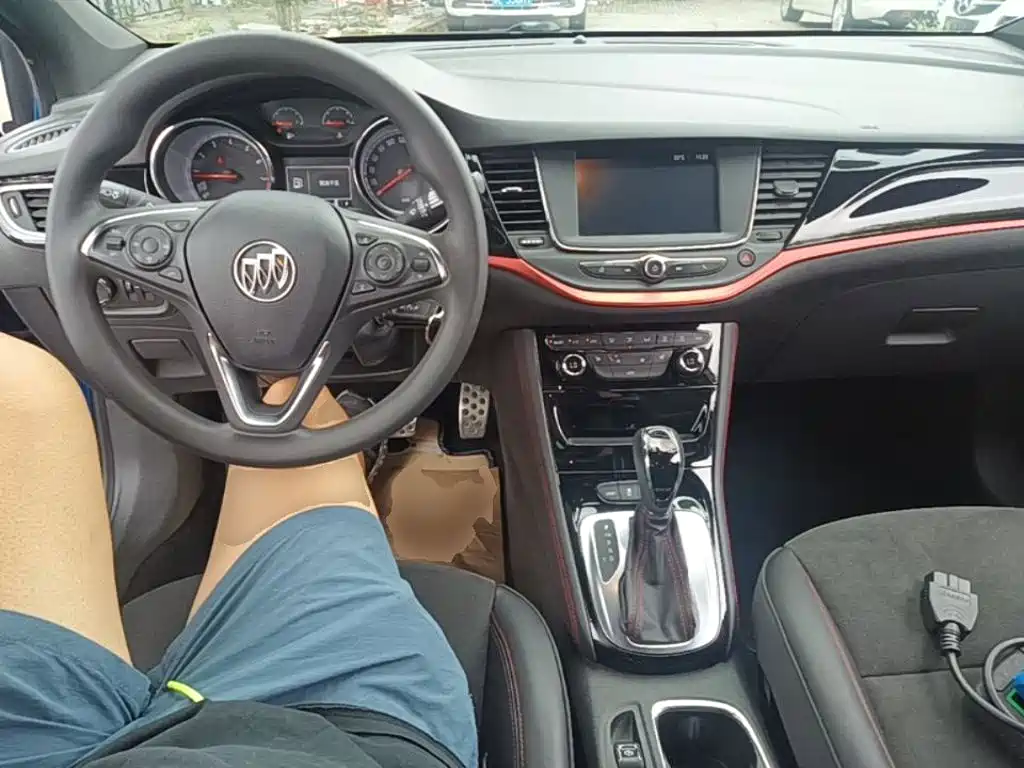 Фото 10 - Buick Verano