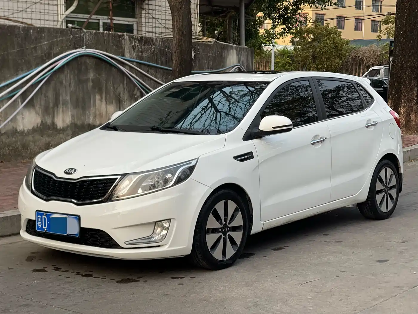 Kia K2 2012 Hatchback 1.6L AT Premium фото 2