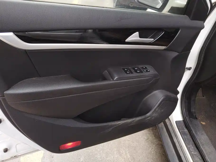 Dongfeng Aeolus Dongfeng Fengshen AX7 2015 2015 2.0L Automatic Smart Ease