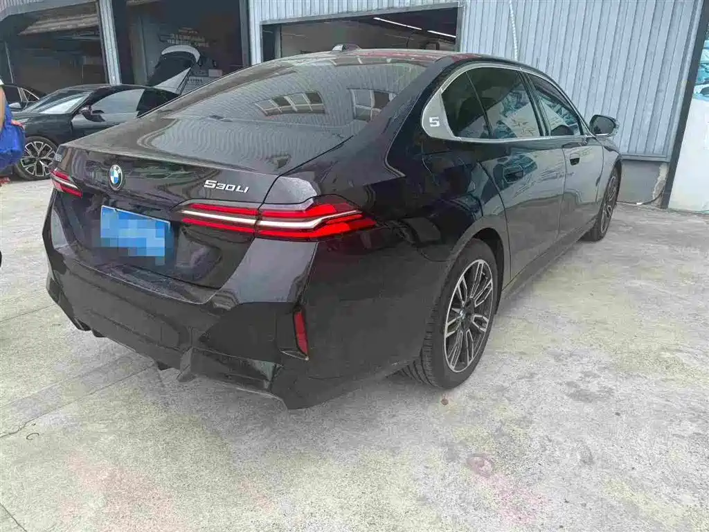 Фото 2 - BMW 5 Series