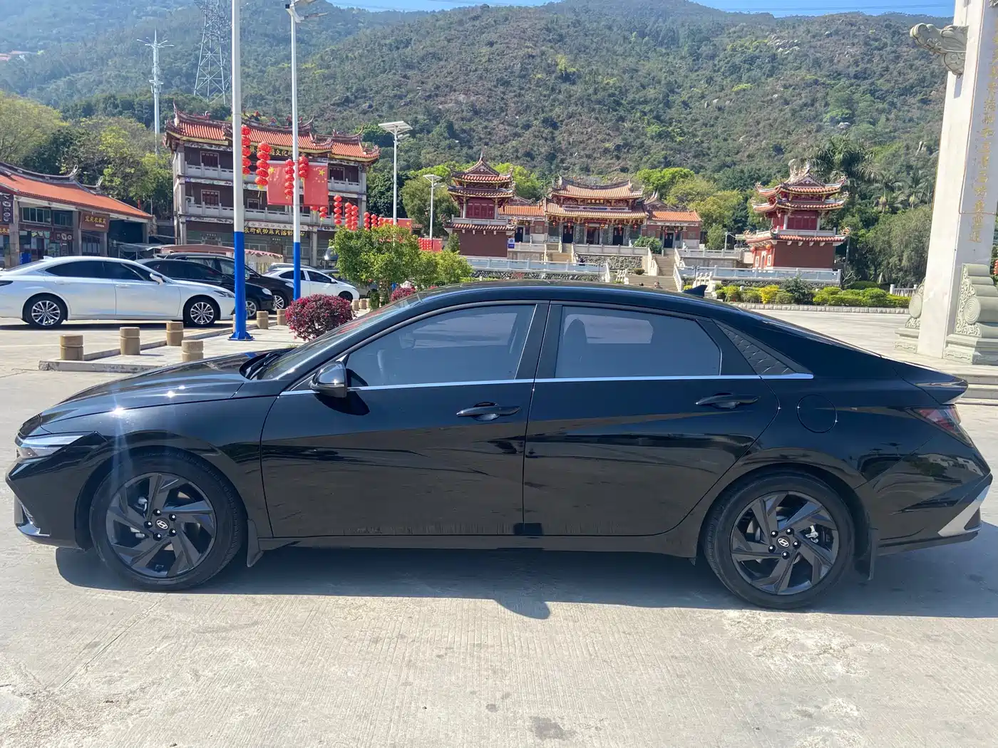 Hyundai Elantra 2023 1.5L CVT GLX Elite Edition фото 10