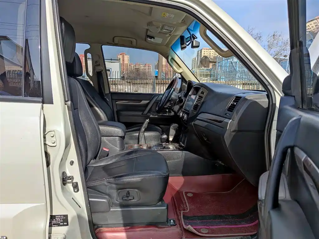 Mitsubishi Pajero (Import) 2020 Collector's Edition 3.0L Auto Premium Off-road фото 8