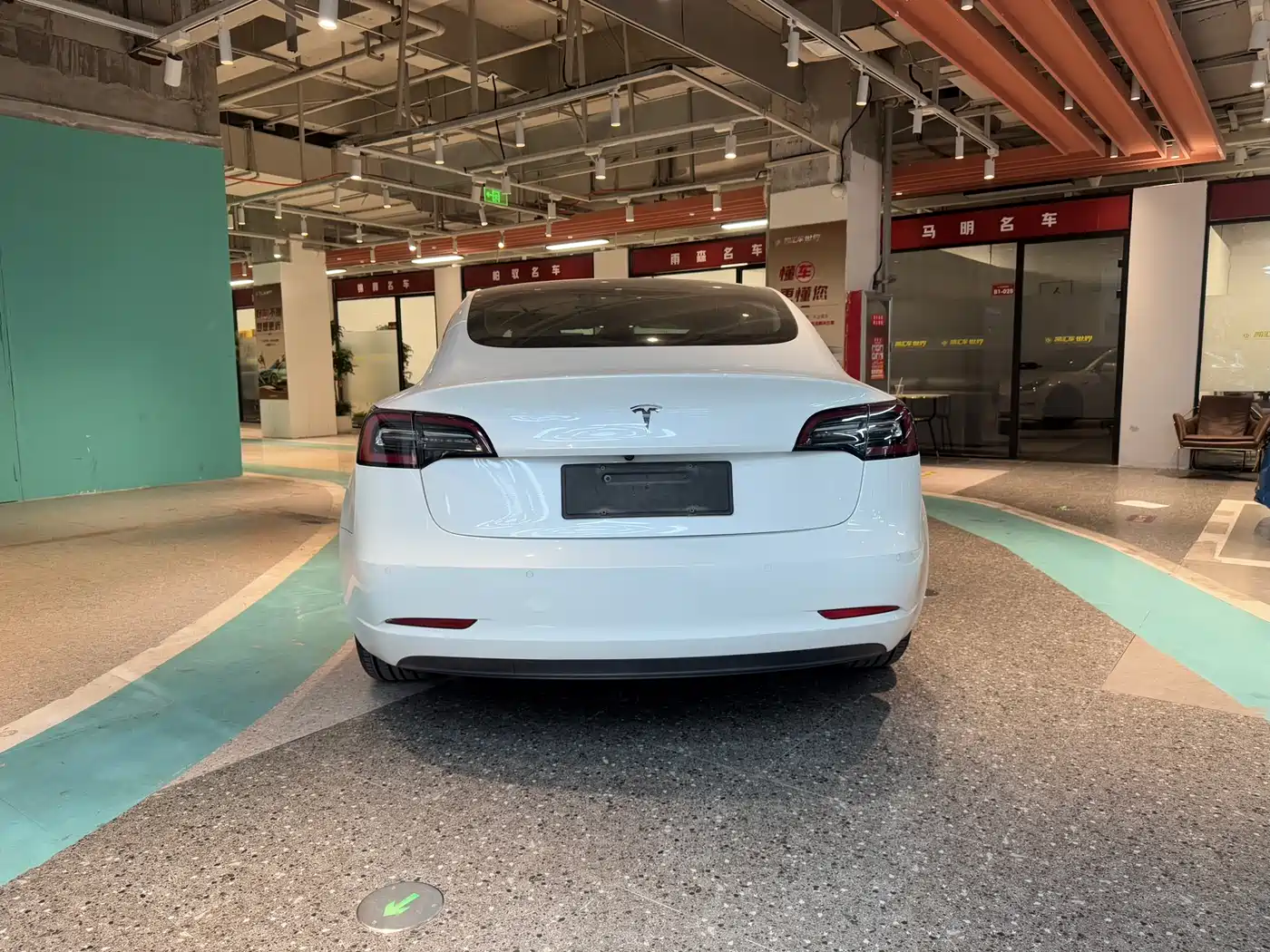 TESLA MODEL 3