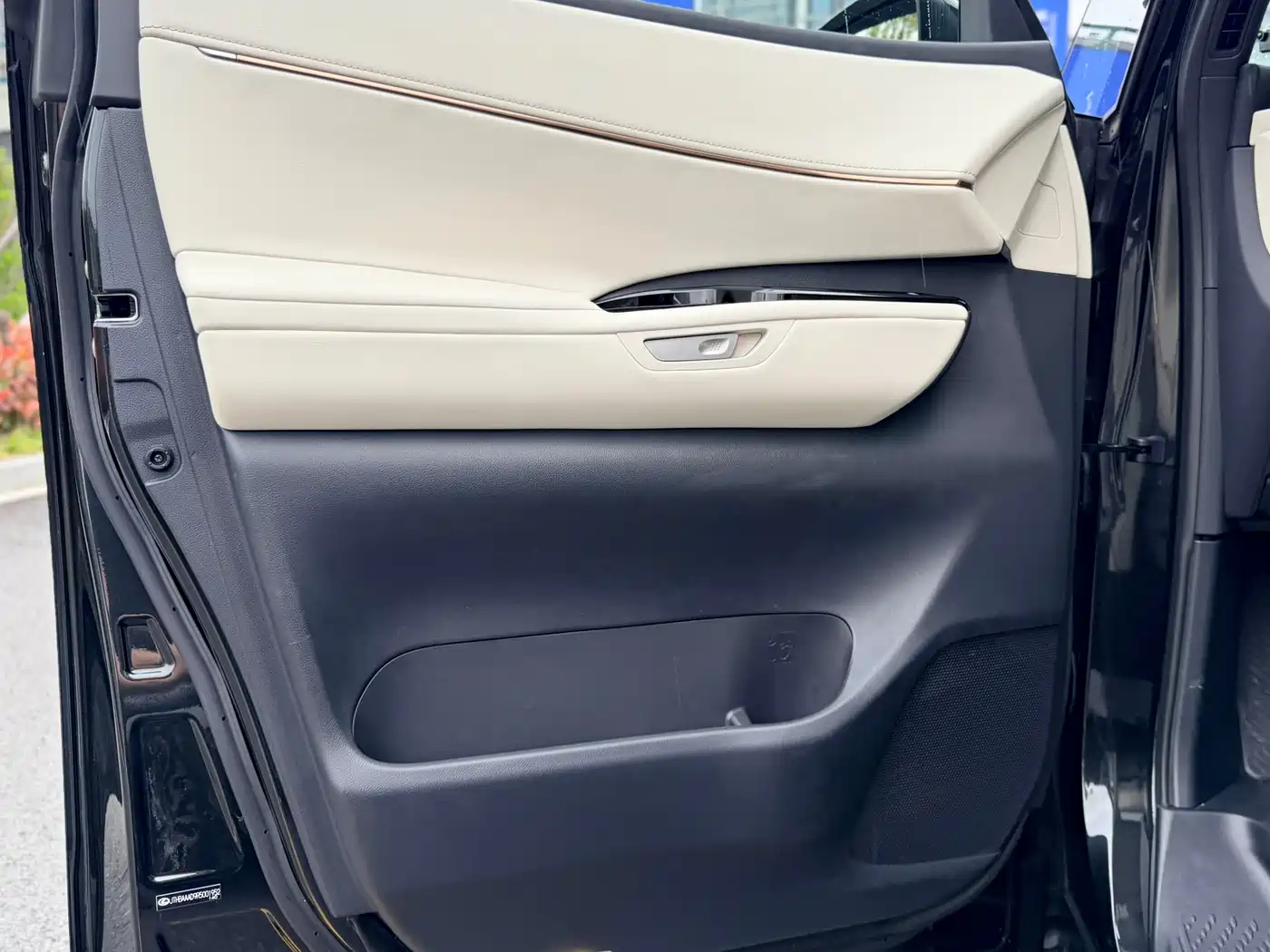 Lexus LM 2023 500h 6-Seater Prestige Edition фото 23