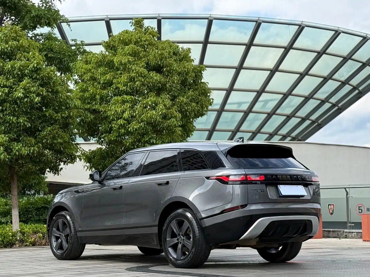 Land Rover Range Rover Velar 2019 250PS R-DYNAMIC S фото 9