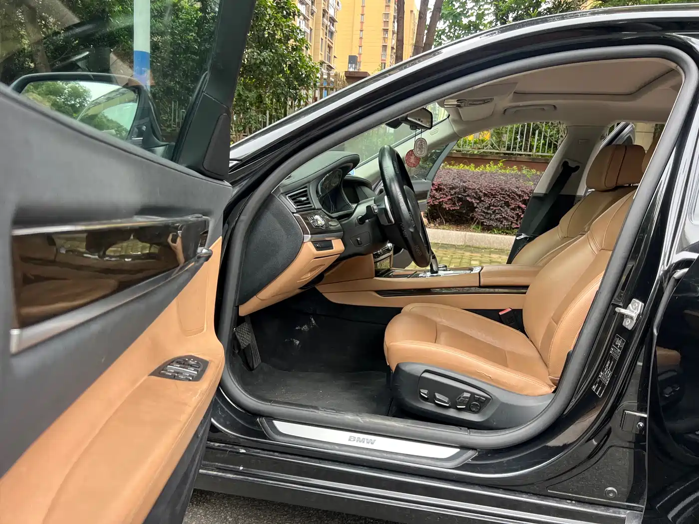 Фото 21 - BMW 7 Series