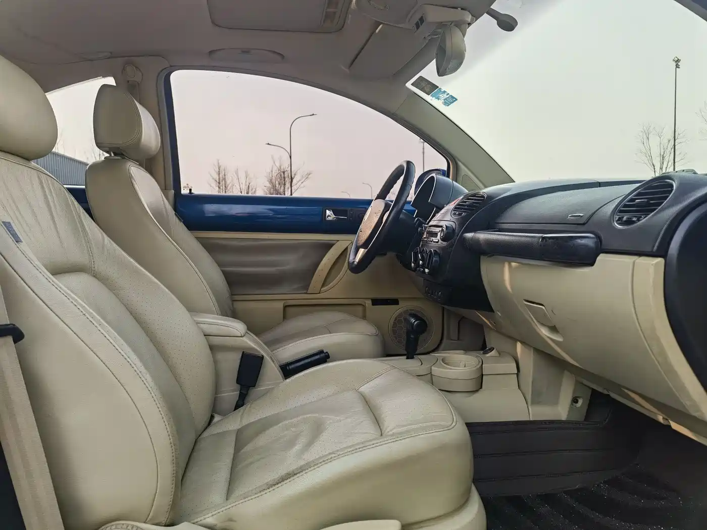 Volkswagen Beetle 2006 Model 2.0 Luxury Edition фото 12