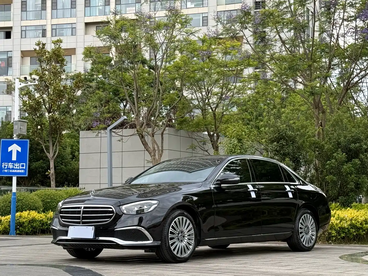 Mercedes-Benz E-Class 2022 E 300 L Fashion