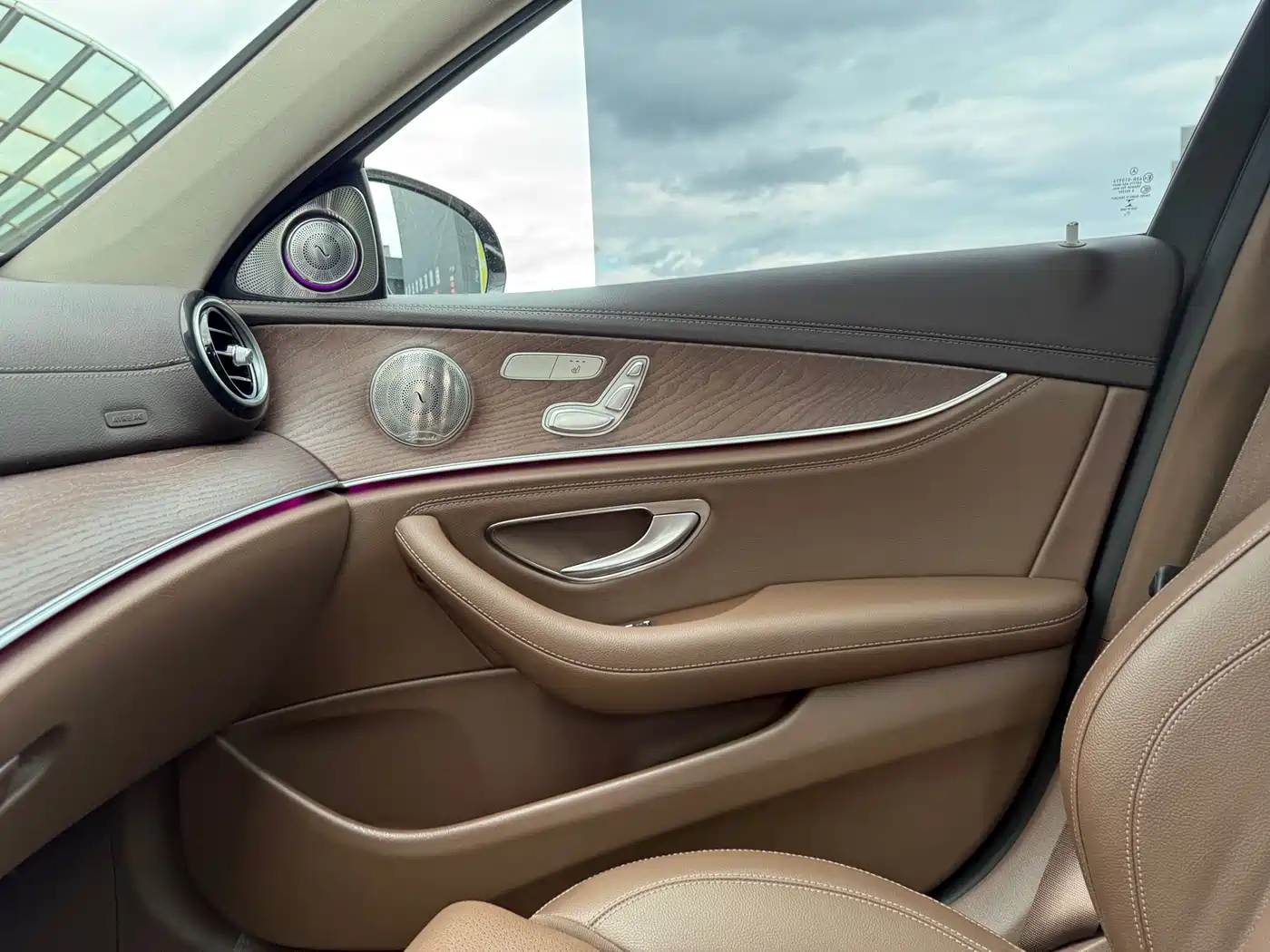 Mercedes-Benz E-Class 2022 E 300 L Fashion фото 27