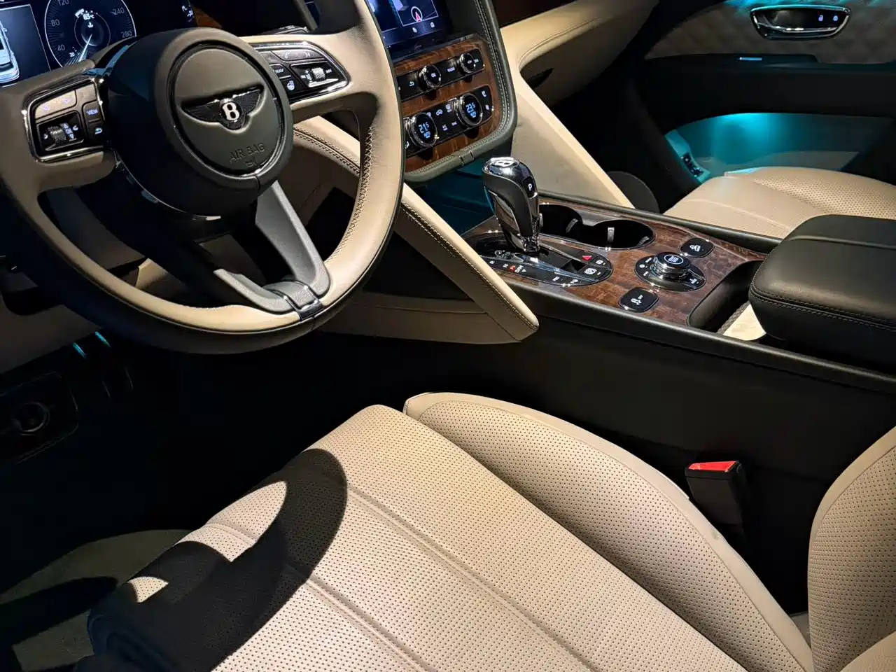 BENTLEY TIMYUE PLUG IN HYBRID