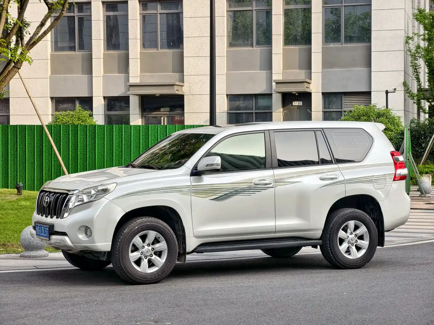 Toyota Prado (Import) 2014 2.7L Automatic Standard Edition фото 10