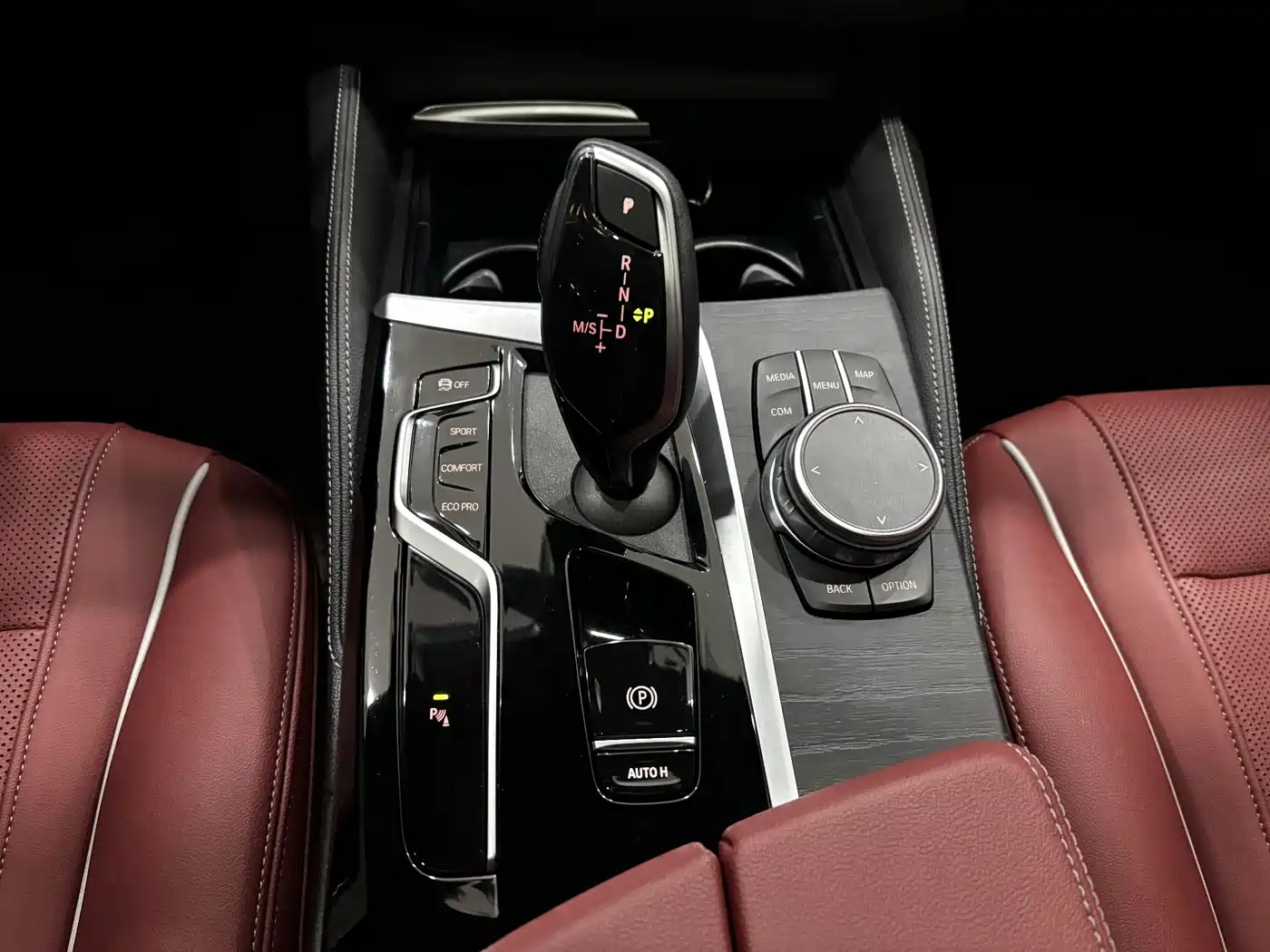 BMW 5 Series 2023 530Li Leading M Sport Package фото 18