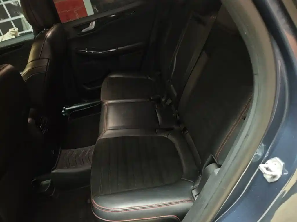 Photo 17 - Ford Escape