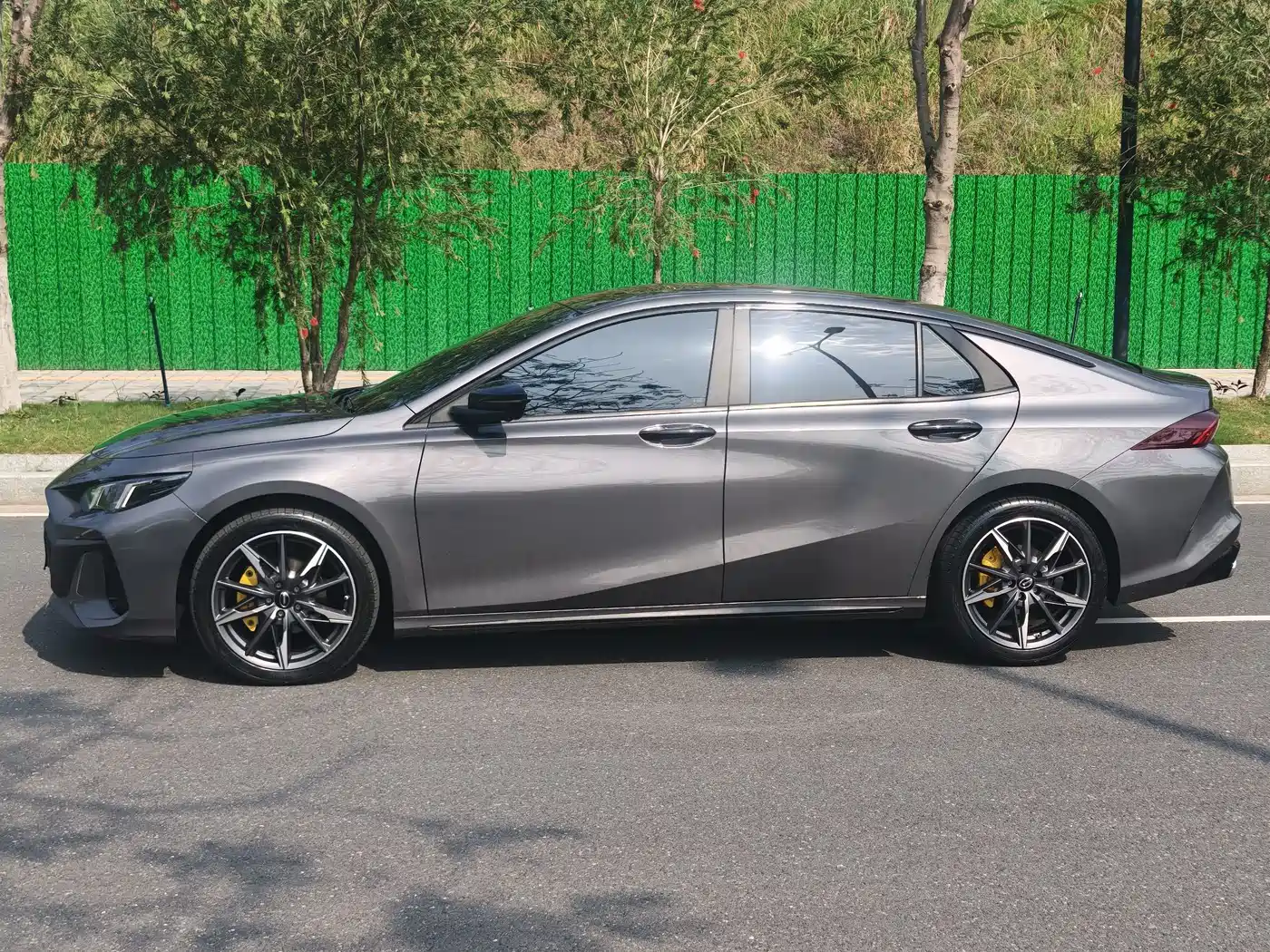 GAC Trumpchi Trumpchi Emkoo 2023 270T DCT J16 Edition фото 4