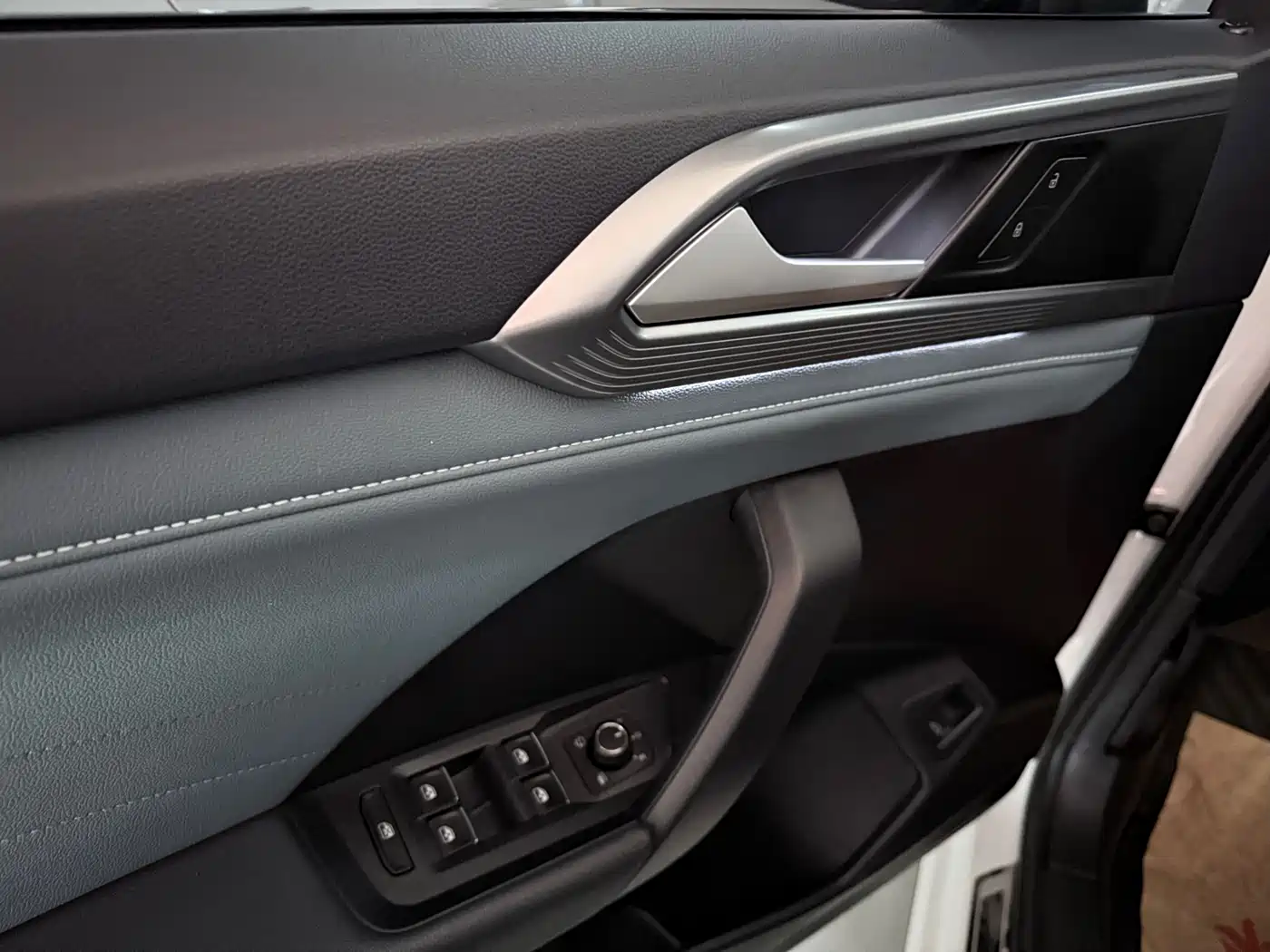 Volkswagen Tharu 2024 300TSI 2WD Moon Premium Edition фото 9