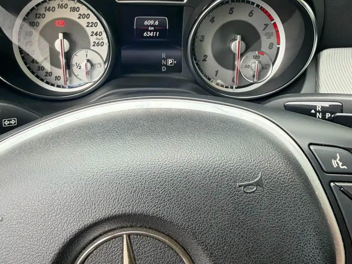 Mercedes-Benz GLA 2015 GLA 220 4MATIC Luxury фото 2