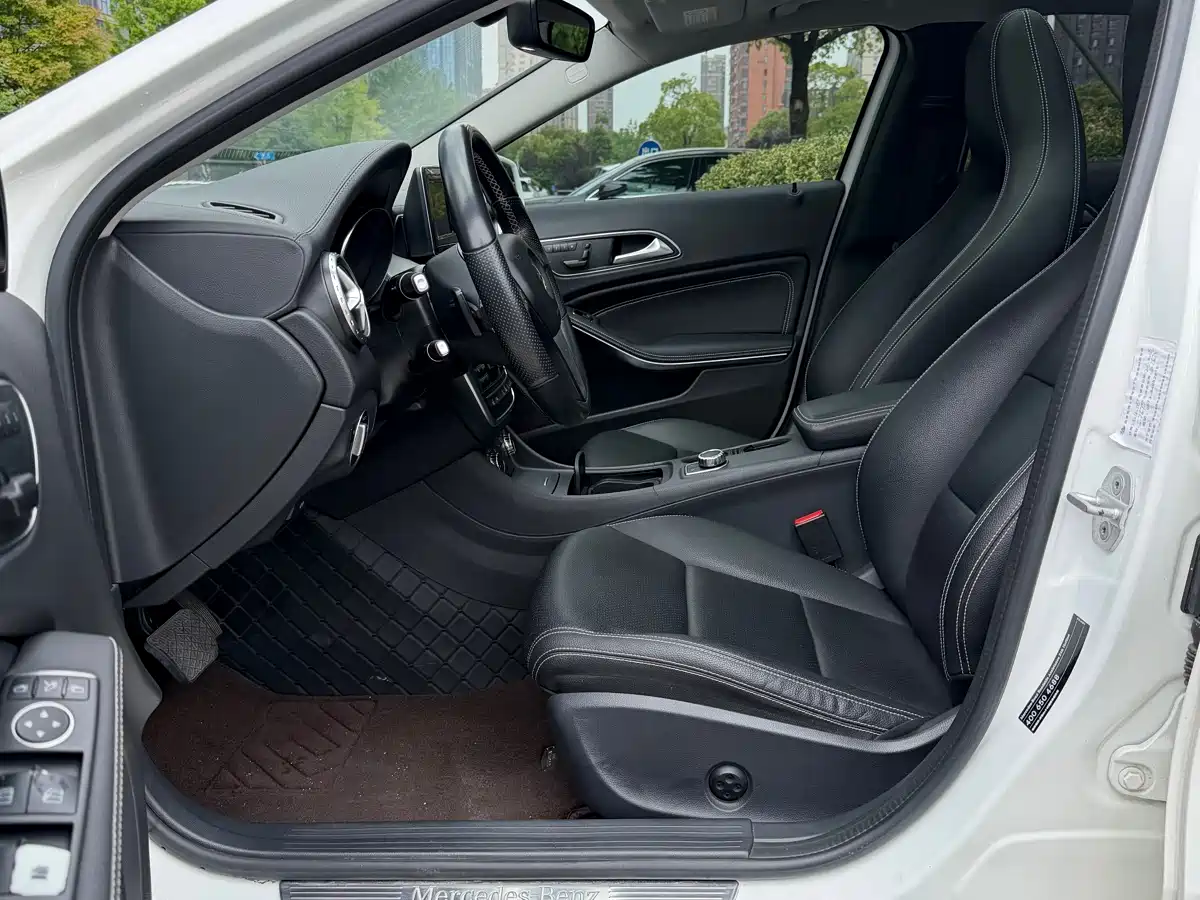 Mercedes-Benz GLA 2015 GLA 220 4MATIC Luxury фото 9