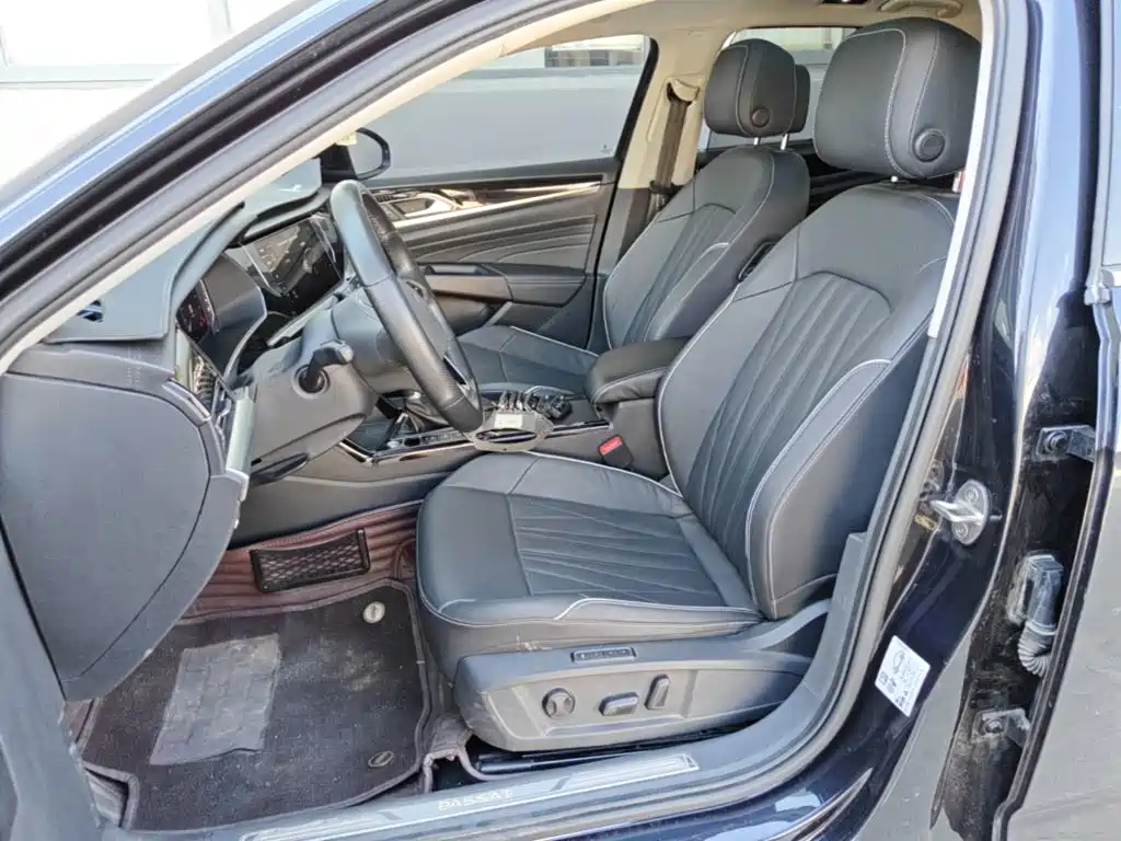 Photo 15 - Volkswagen Passat