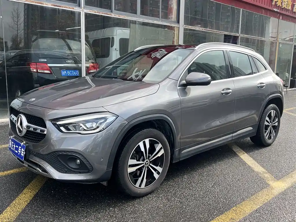 MERCEDES-BENZ GLA