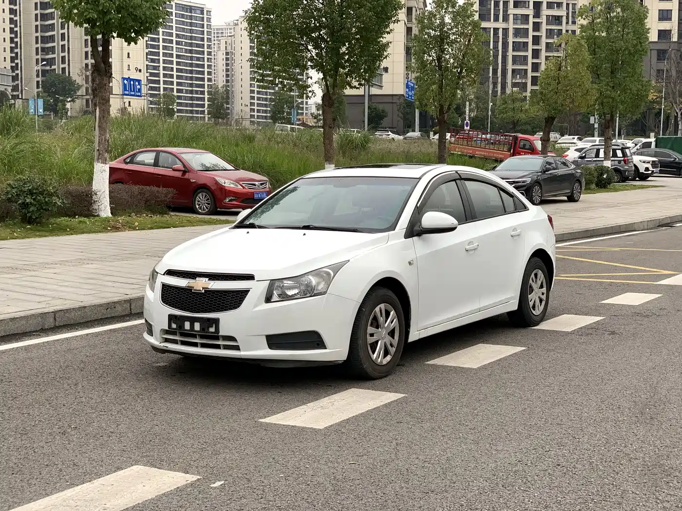 Chevrolet Cruze 2013 1.6L SL Sunroof MT