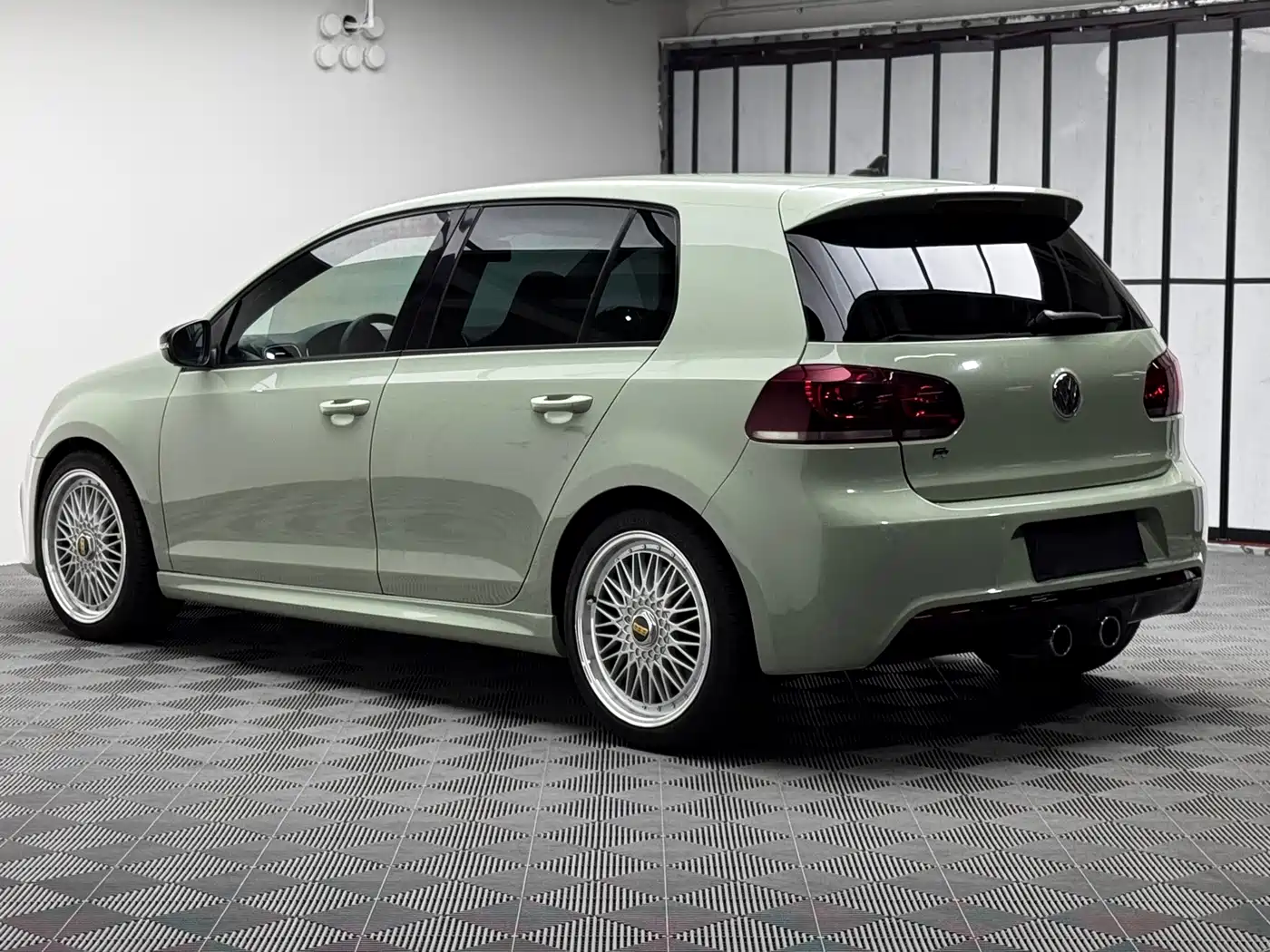 Volkswagen Golf (Import) 2011 2.0TSI R фото 6
