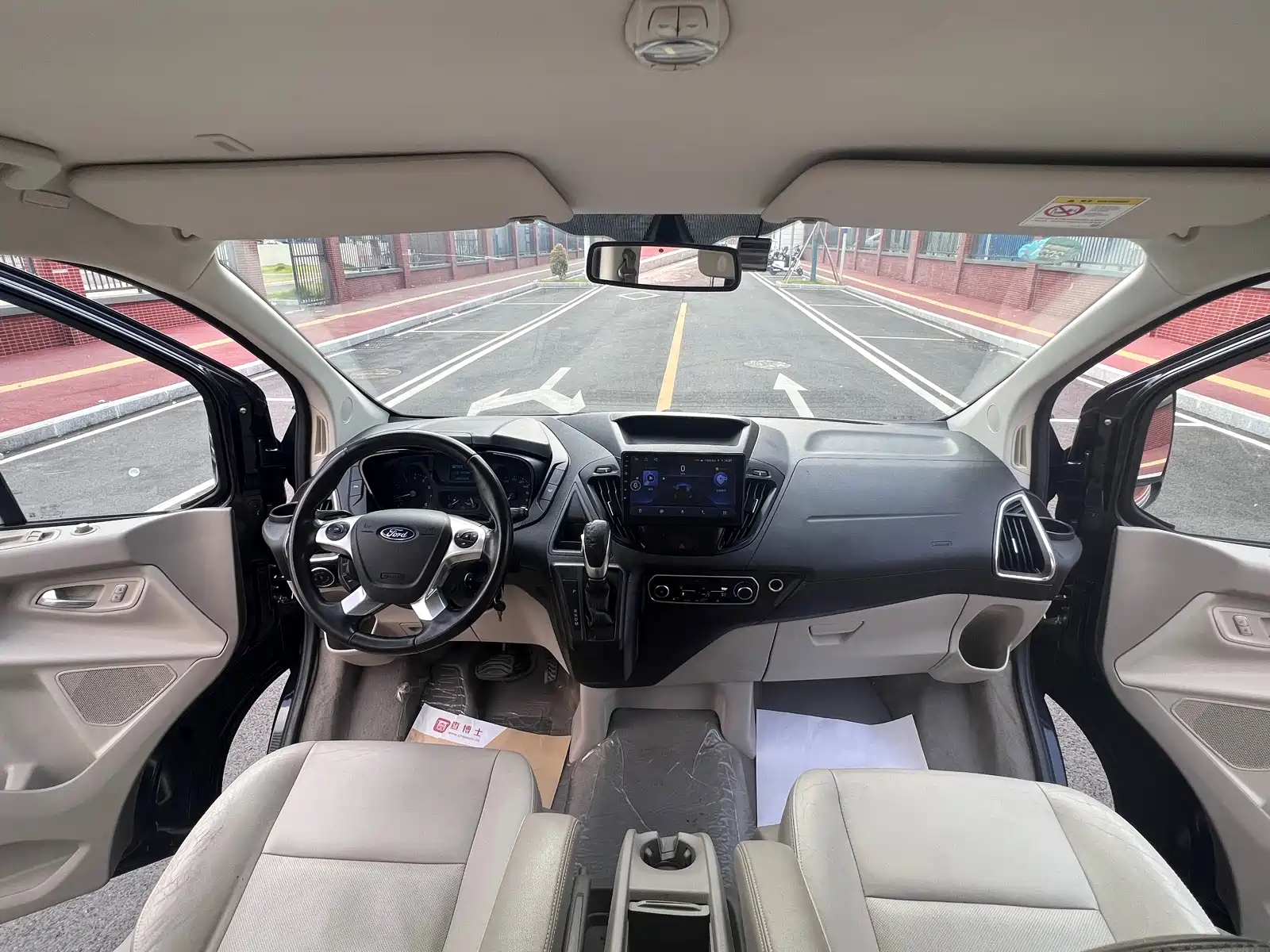 Photo 9 - Ford Tourneo
