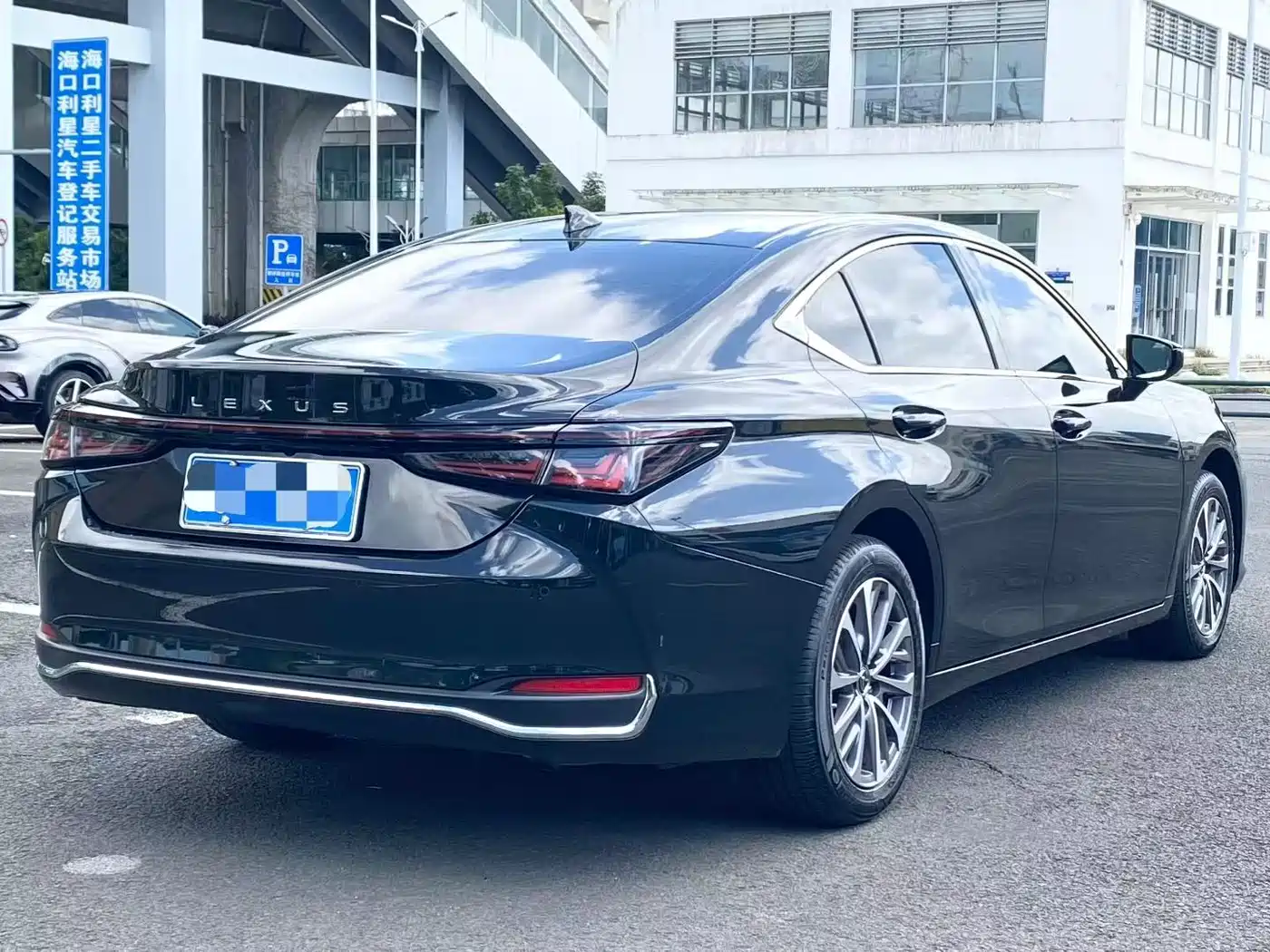Lexus ES 2026 2025 200 Ultimate Edition