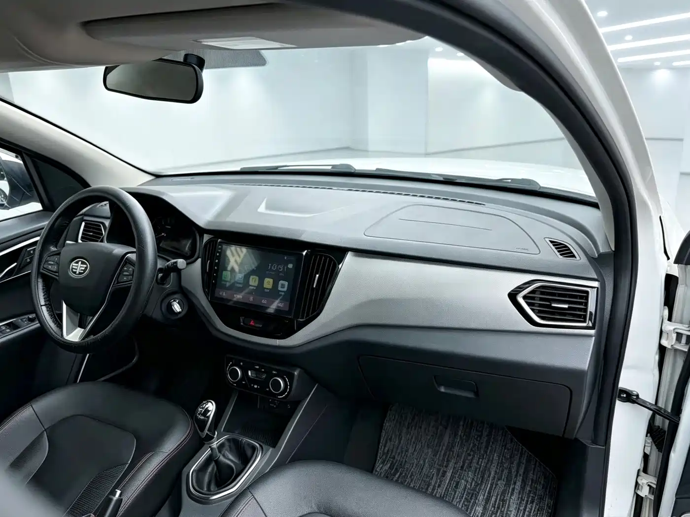 FAW Senya R7 2017 2016 1.6L Manual Luxury