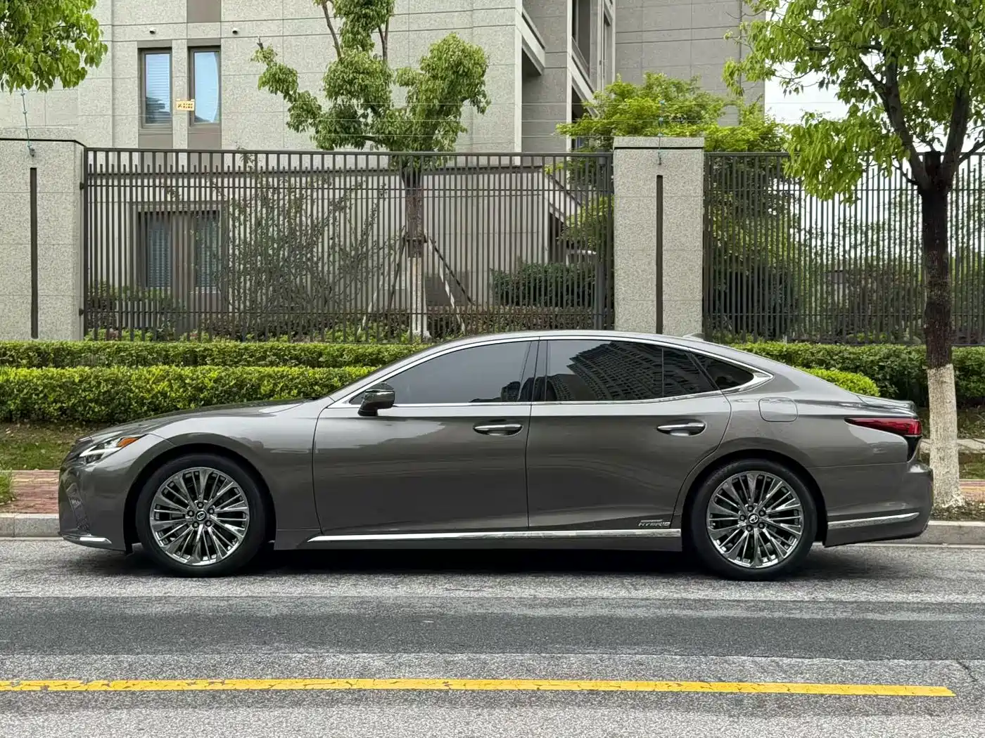 Lexus LS 2021 500h Luxury Edition фото 14