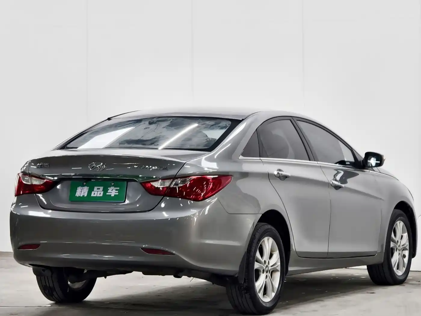 Hyundai Sonata 2011 2.0L Automatic Luxury фото 4