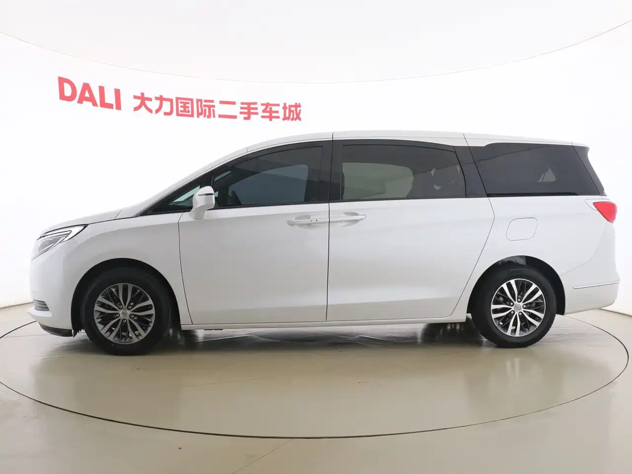 Buick GL8 2018 ES 28T Luxury Type China VI фото 4