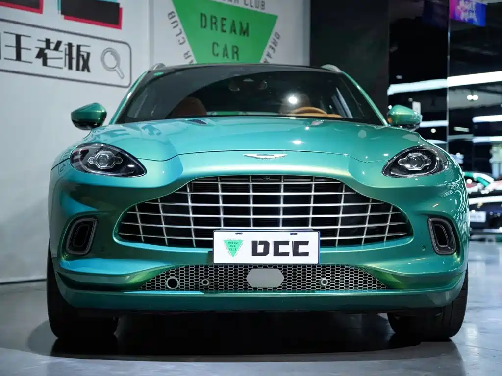 Photo 6 - Aston Martin DBX
