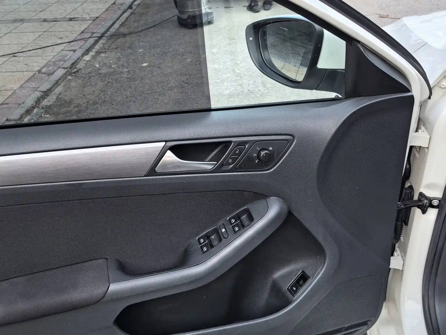 صورة 9 - Volkswagen Sagitar