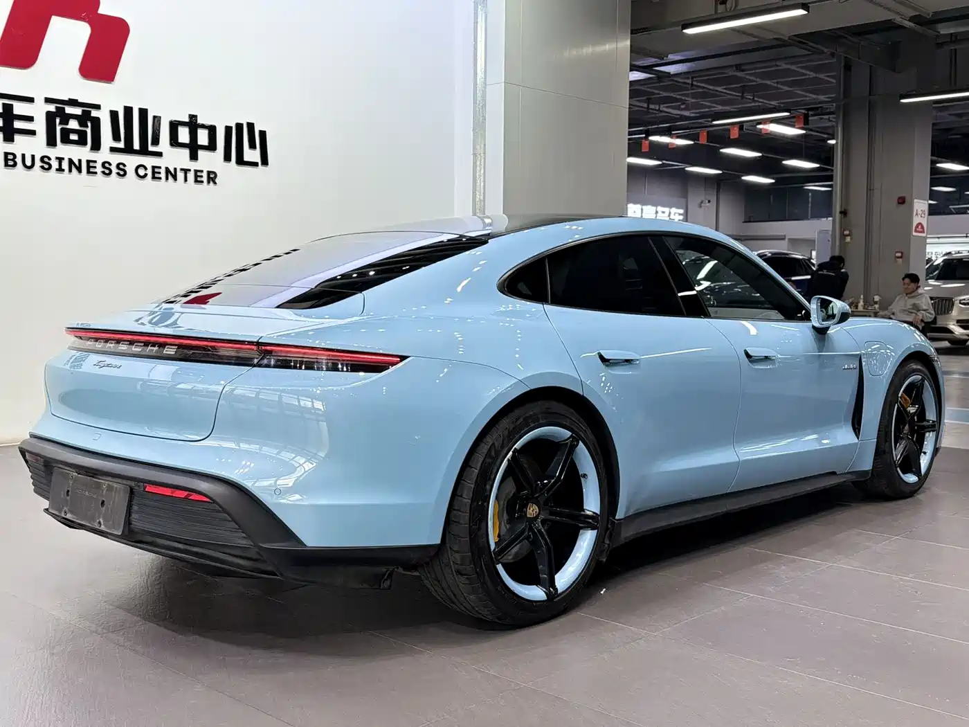 PORSCHE TAYCAN