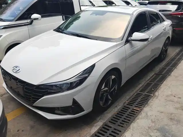 HYUNDAI ELANTRA
