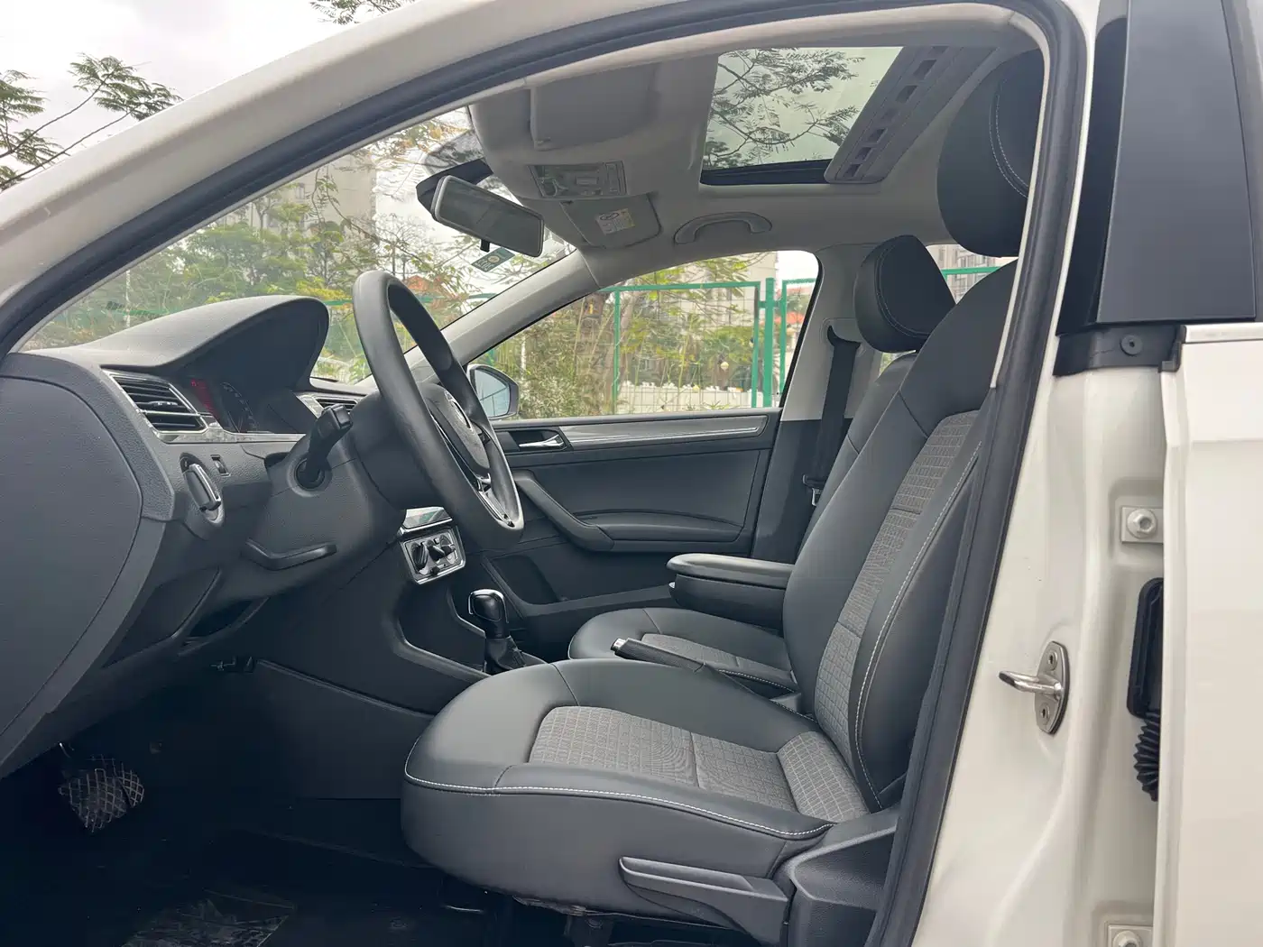 Volkswagen Santana 2016 1.6L Automatic Comfort Edition фото 5