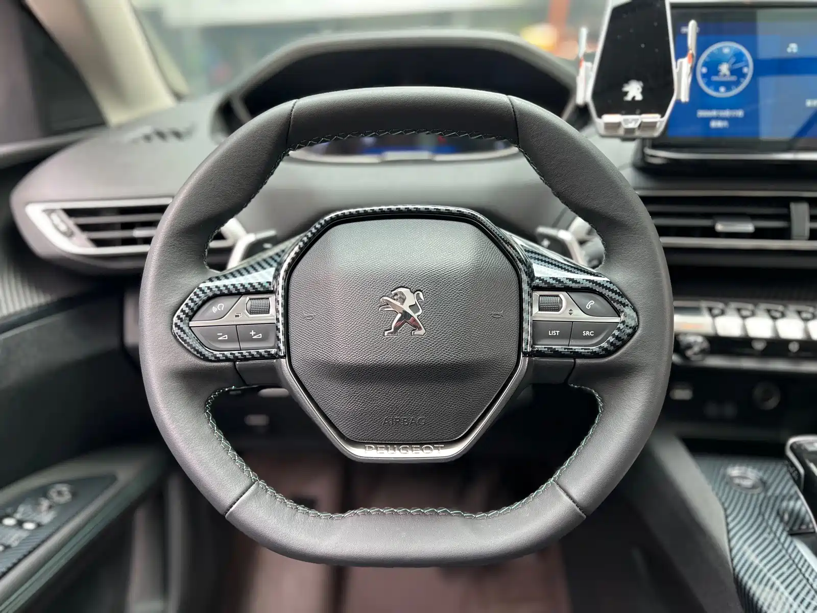 صورة 9 - Peugeot 5008