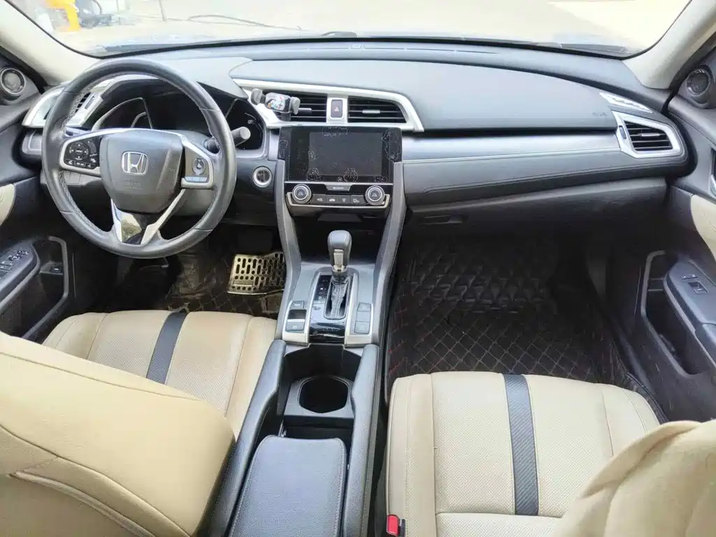 Фото 12 - Honda Civic