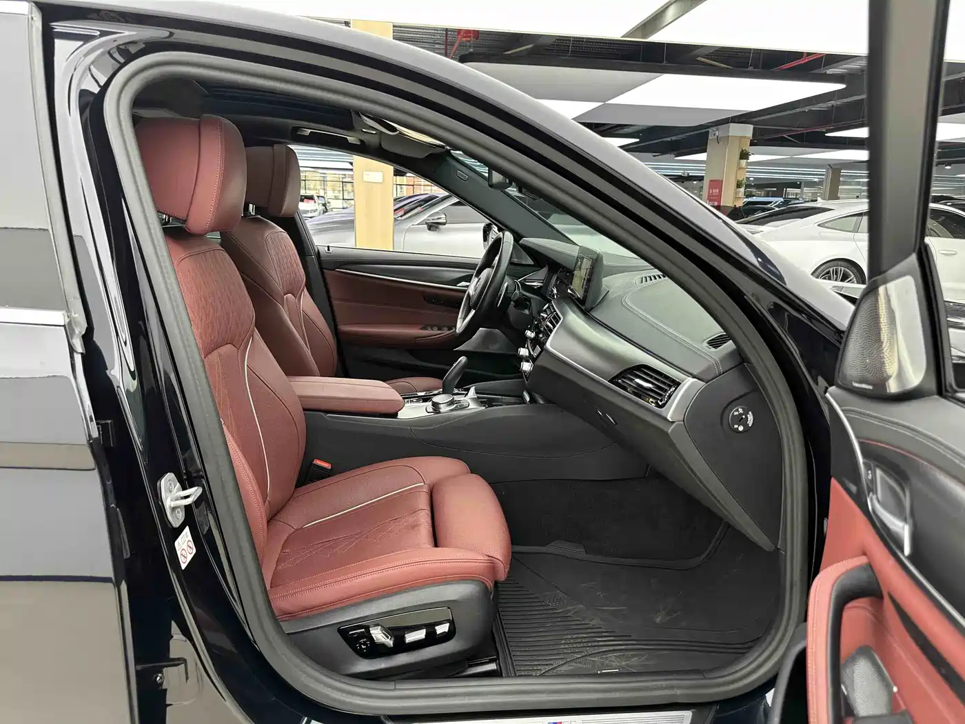 BMW 5 Series 2023 530Li Executive M Sport Package фото 6