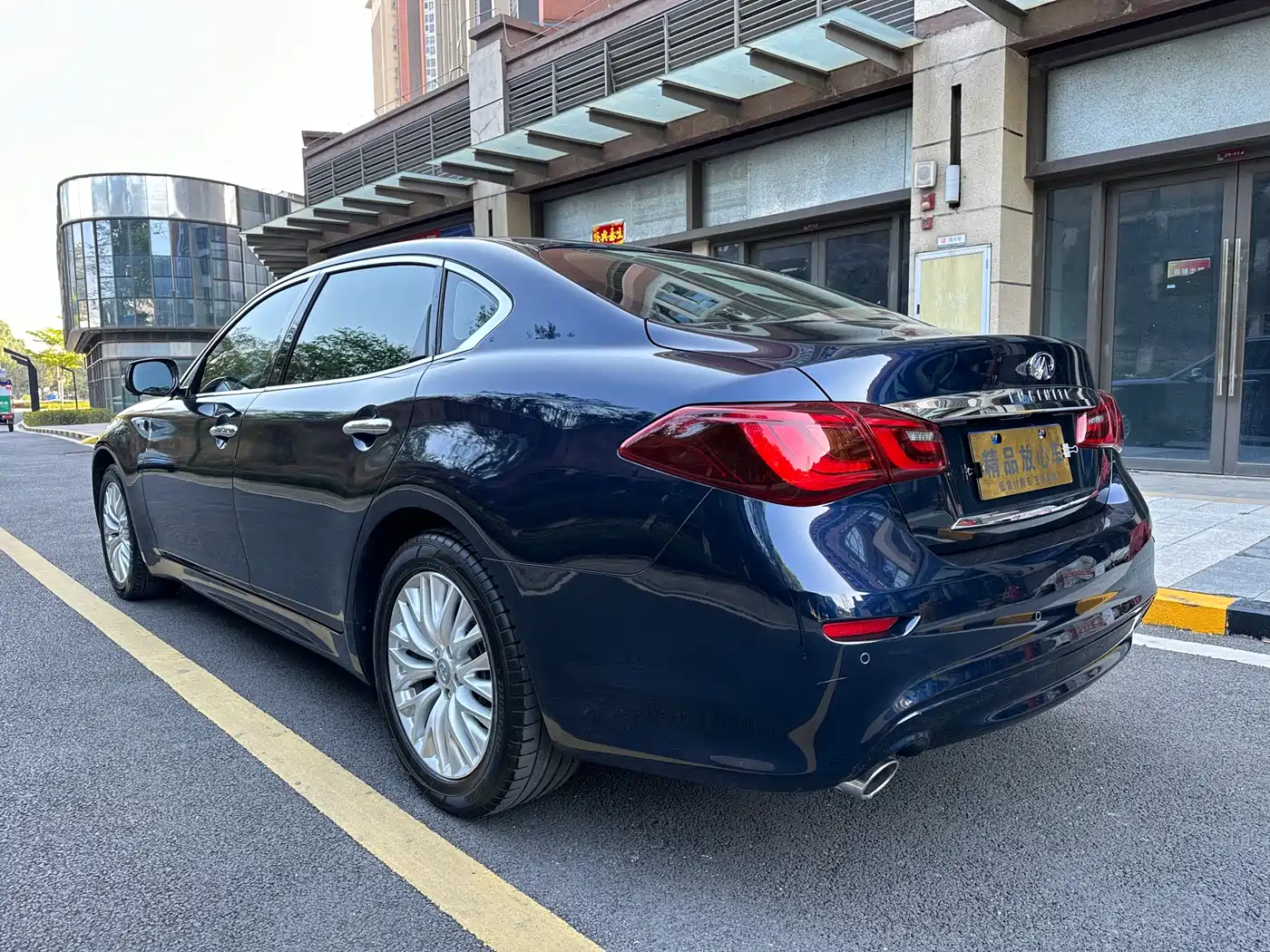 Infiniti Q70 2019 Q70L 2.0T Enjoyment Edition фото 4