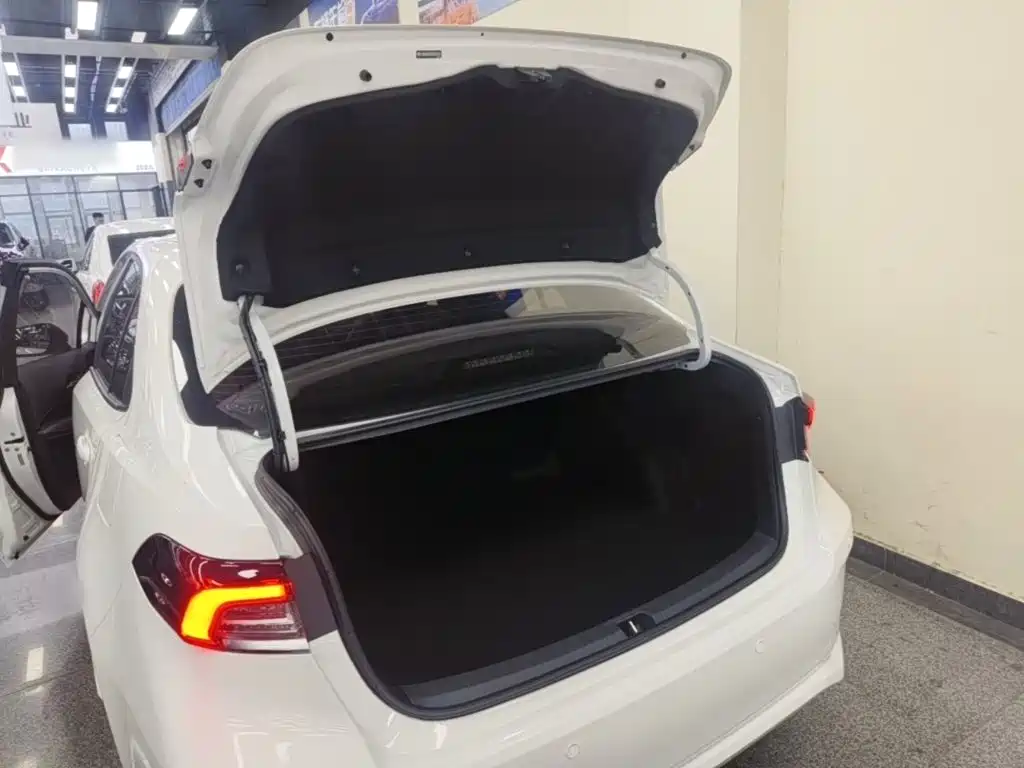Photo 19 - Toyota Corolla