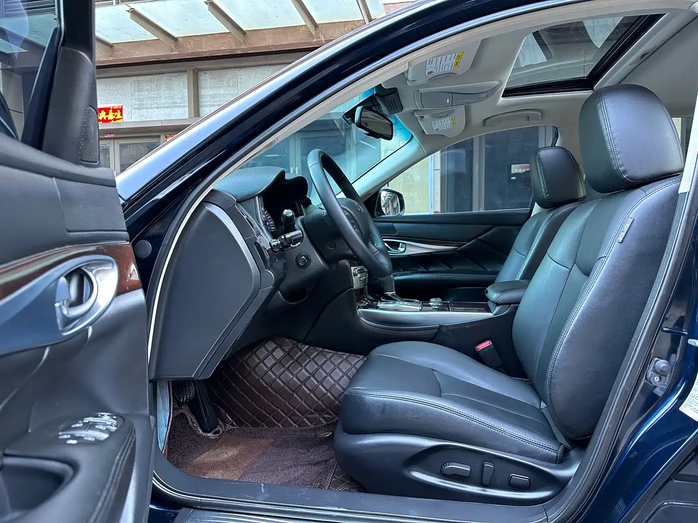 Infiniti Q70 2019 Q70L 2.0T Enjoyment Edition фото 8