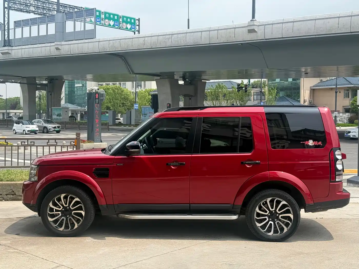 Land Rover Discovery 2015 3.0 SC V6 HSE фото 4