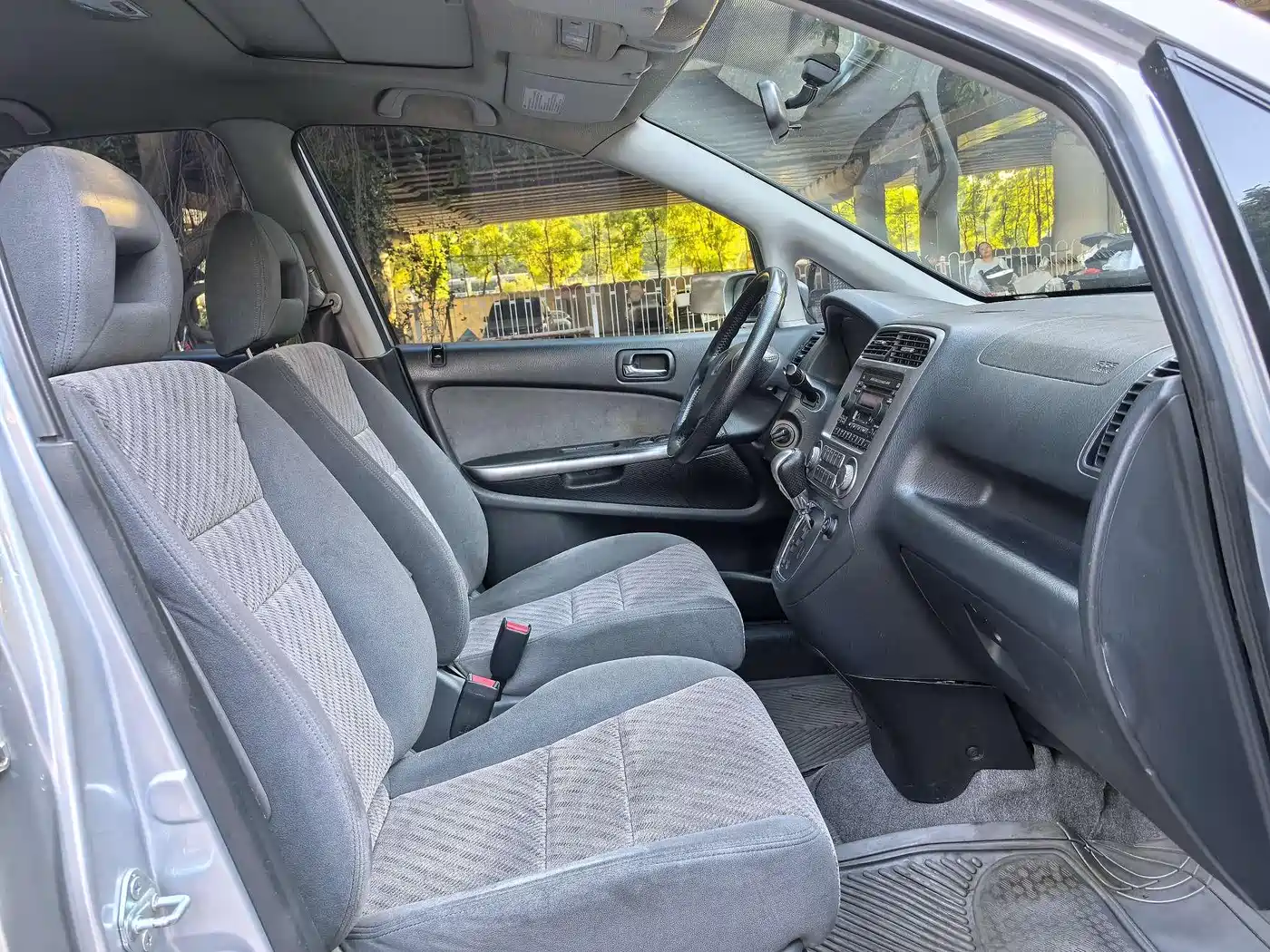 Honda Stream 2004 2.0 AT фото 9