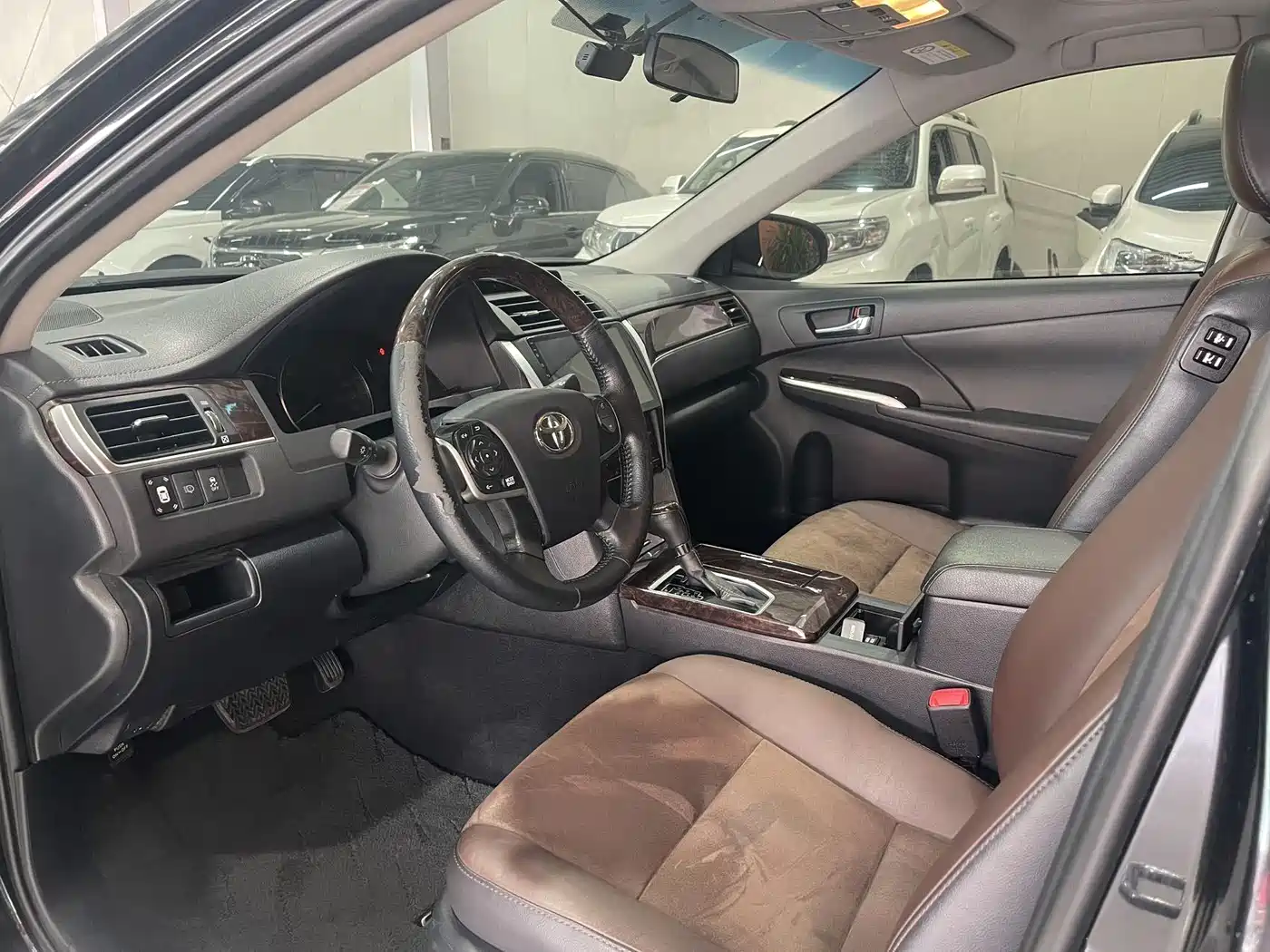 Toyota Camry 2016 2.5G 10th Anniversary Luxury Navigation Edition фото 7
