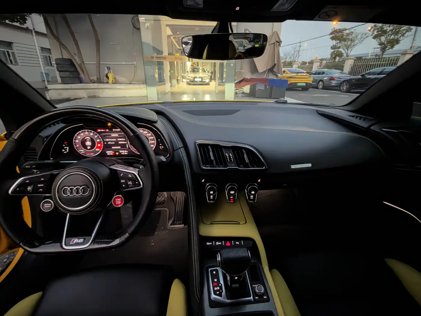 Audi R8 2017 V10 Spyder фото 23