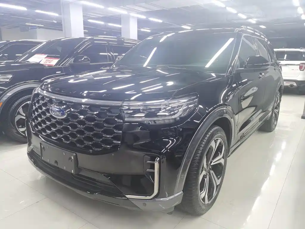 Photo 3 - Ford Explorer